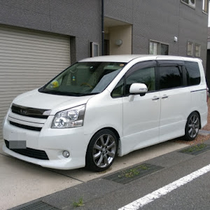 ノア ZRR70W