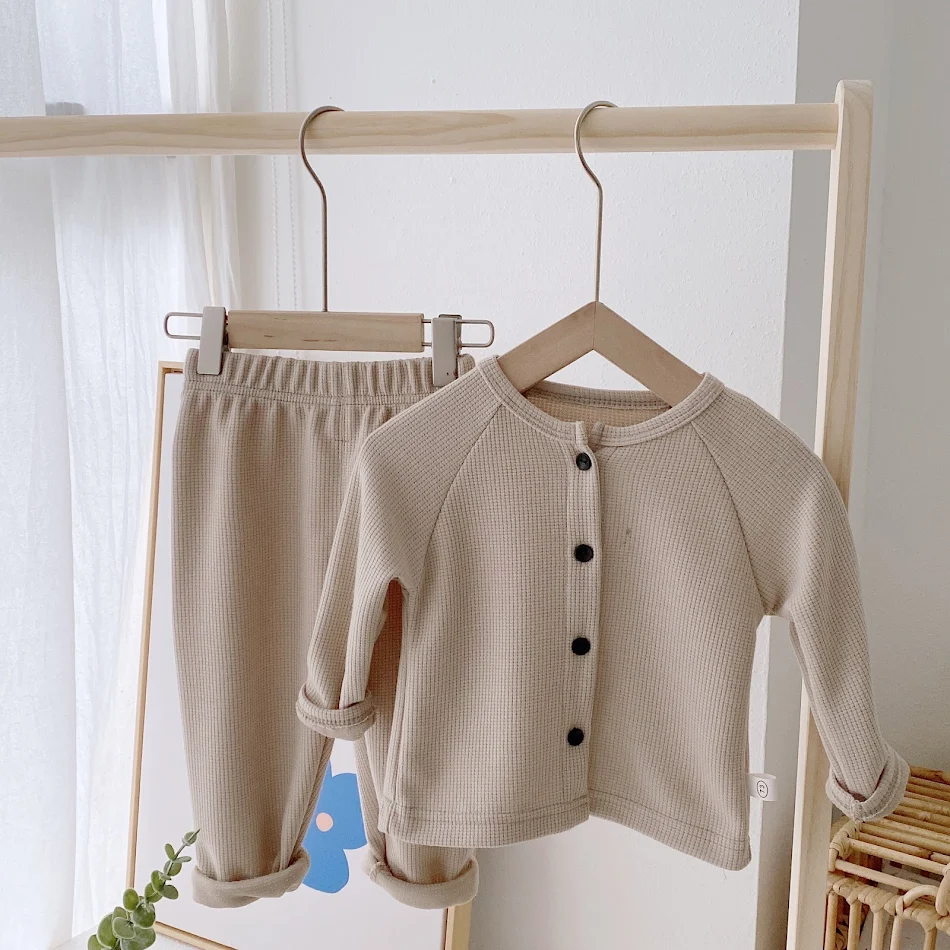 Kinder Homewear Anzug für Frühling und Herbst, weich und gemütlich, perfekt zum Schlafen und Spielen. Bequemlichkeit für kleine Entdecker.