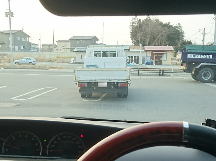 ヴォクシーのエムズガレージ・中型・大型・迷惑駐車に関するカスタム事例の投稿画像1枚目