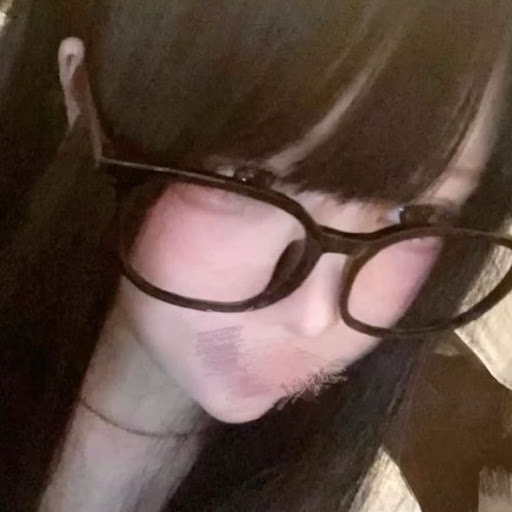 綷