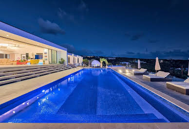 Villa with pool 3