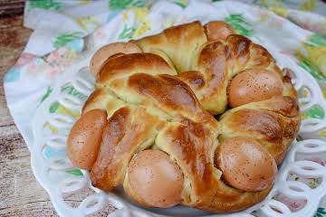 Folar da Pascoa (Portuguese Easter Sweet Bread)