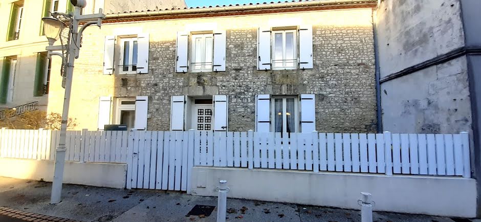 Vente maison 6 pièces 175 m² à Meschers-sur-Gironde (17132), 319 000 €