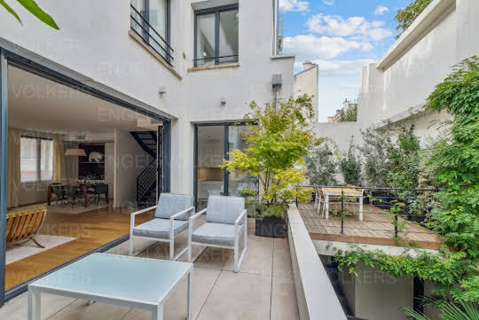 Apartment with pool