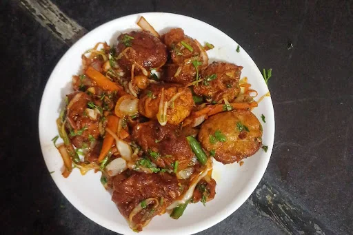 Vegetable Manchurian Momos [9 Pieces]