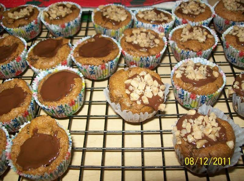 These Are Mollasses Dark Chocolate Mint Cookie Cups. So Good! I Use The Directions And Amounts As Turtle Cookie Cups Except I Add A Sprinkel Of Extrs Water. Used Molasses Cookie Mix, Herseys Dark Chocolate Mint Kissess And Sprinkled Some Hearth Toffee Chips On Some .mmmmmmm 