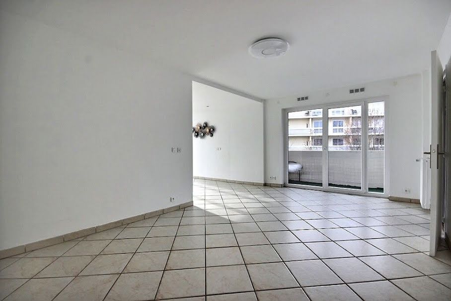 Vente appartement 5 pièces 99 m² à Elancourt (78990), 262 000 €