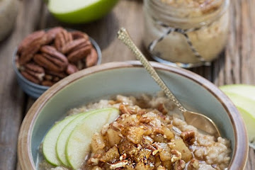 Cinnamon Apple Pie Oatmeal