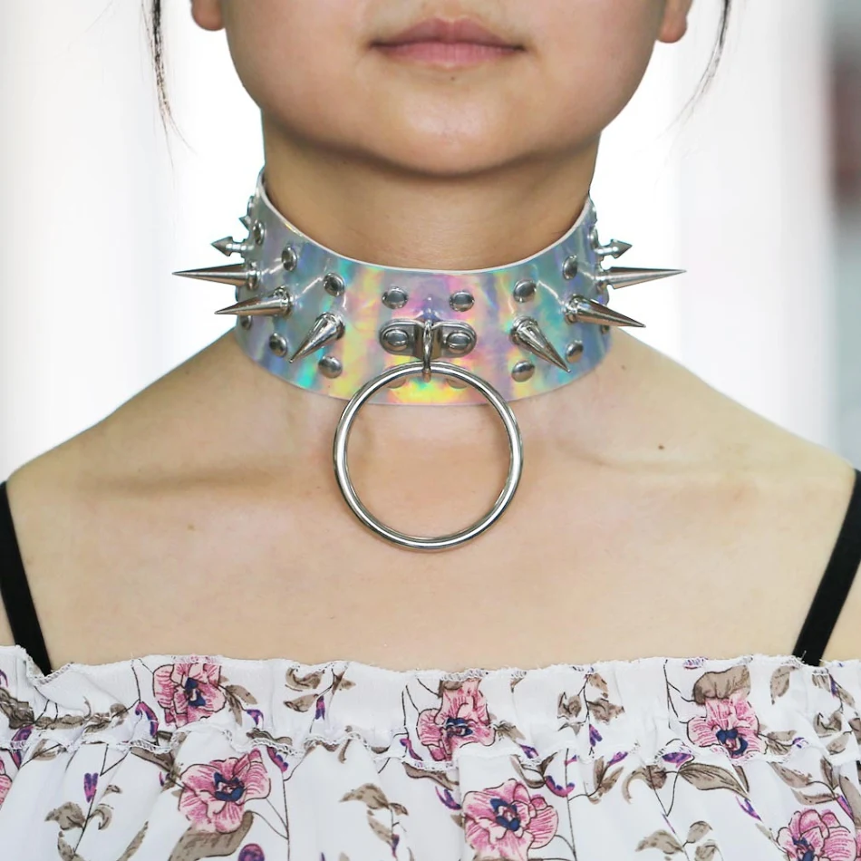 Collana bandana punk europea e americana con borchie e rivetti, per un look ribelle e alla moda. Un accessorio audace e originale per il tuo stile.