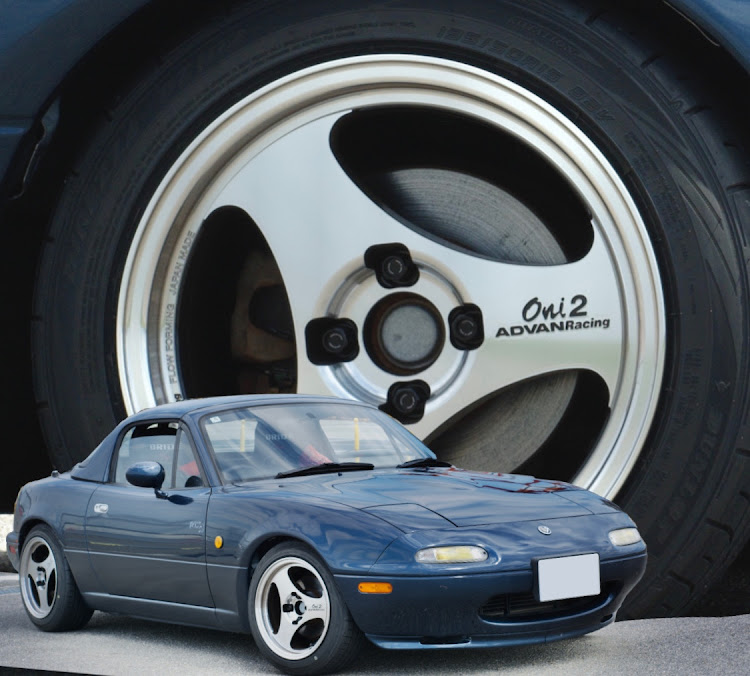 ロードスターのEUNOS・B2リミテッド・oni2・3本スポークラヴァーに関するカスタム事例の投稿画像1枚目
