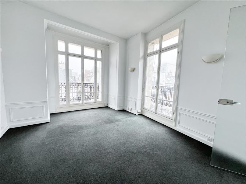 Location  locaux professionnels  320 m² à Paris 8ème (75008), 19 120 €