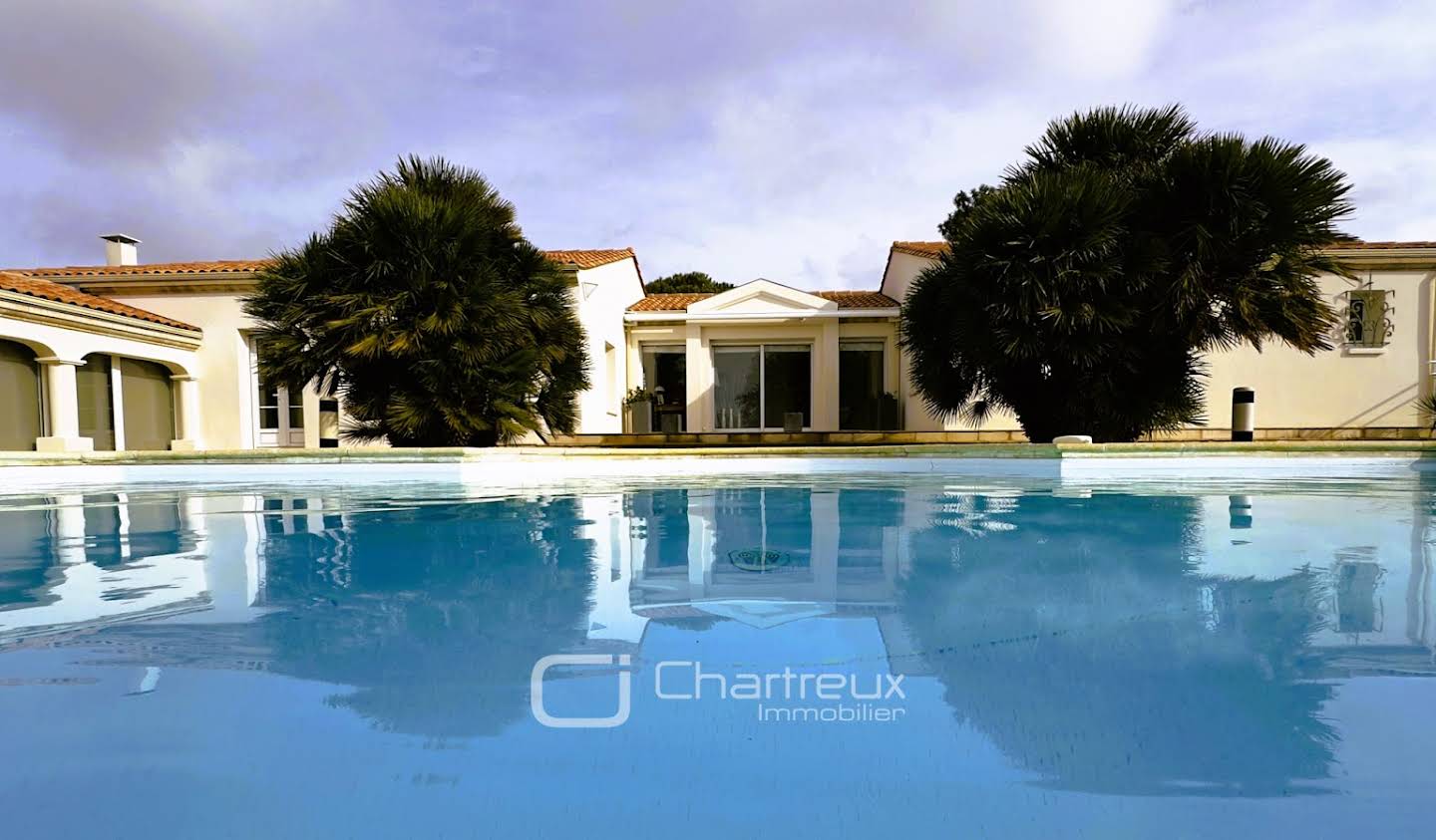 House with pool Vaux-sur-Mer