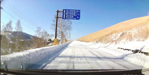 プリウスa のドライブ 雪道ドライブ ビーナスライン プリウスa スタッドレスに関するカスタム メンテナンスの投稿画像 車のカスタム情報はcartune