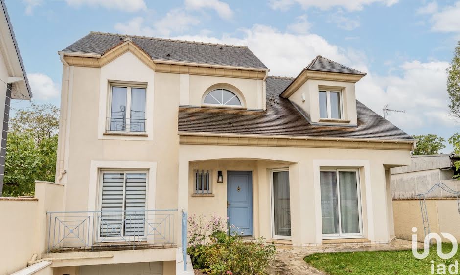 Vente maison 5 pièces 142 m² à Sainte-genevieve-des-bois (91700), 479 000 €