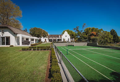 Maison avec piscine et jardin 8