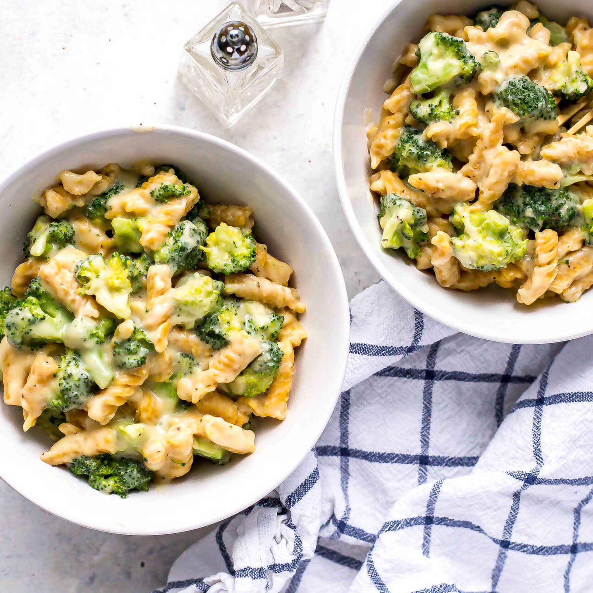 Healthy One Pot Broccoli Pasta Alfredo