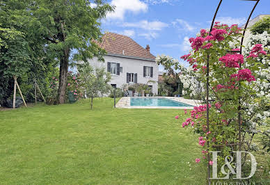 Maison avec piscine et jardin 5