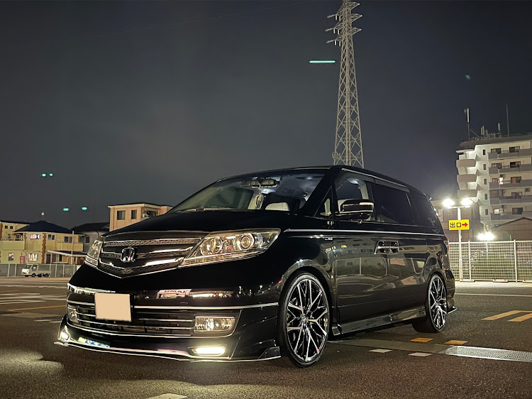 エリシオンプレステージの綺麗な車は癒し・クレンツェウィーバル・ブリッツダンパーZZR・秋の気配・真横ショットに関するカスタム事例の投稿画像1枚目
