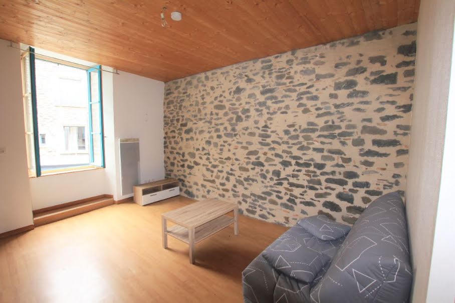 Location  appartement 1 pièce 35 m² à Saint-Flour (15100), 393 €