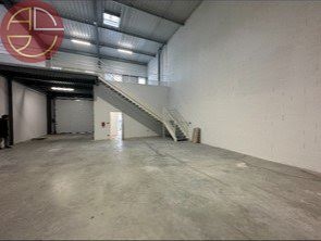 Location  locaux professionnels 1 pièce 434 m² à Mondouzil (31850), 4 087 €