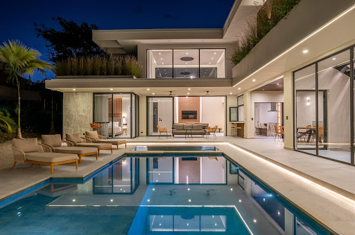 Villa avec jardin et terrasse 1