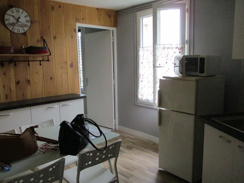 Location meublée appartement 2 pièces 35 m² à Saint-Yrieix-la-Perche (87500), 410 €