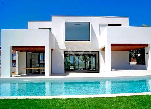 Villa with pool and terrace 1