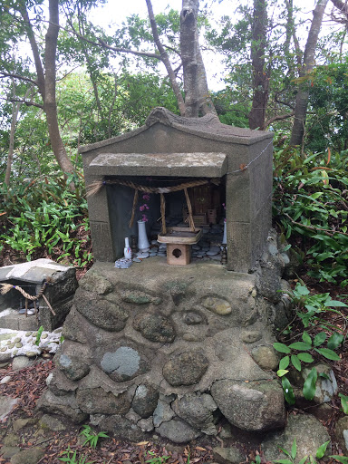 弁財島 頂上の祠