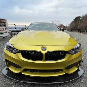 M4 クーペ F82