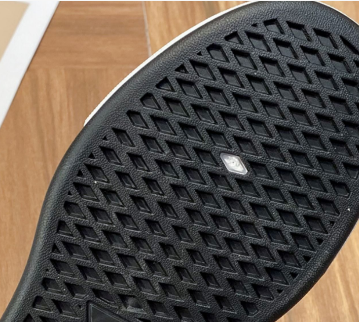 New College Style Casual Thick Bottom Shoes – Durable and Comfortable Footwear for Everyday Wear and Long-Lasting Use