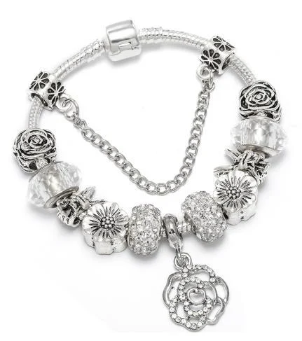 Bracelet DIY Attrape-rêves Argenté avec cristal, cœur d'amour, patte de chat et perles. Créez votre bijou unique.