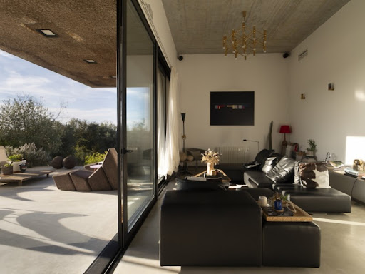 Maison contemporaine avec piscine et jardin 5