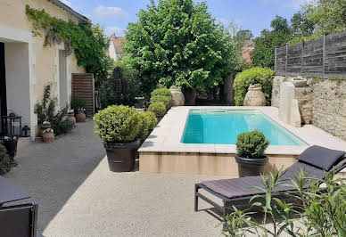 Maison contemporaine avec piscine et jardin 19