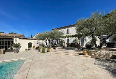 Maison avec piscine et terrasse 10