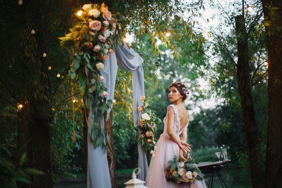 Fotógrafo de casamento Tolik Boev (tolikboev). Foto de 19 de agosto 2016