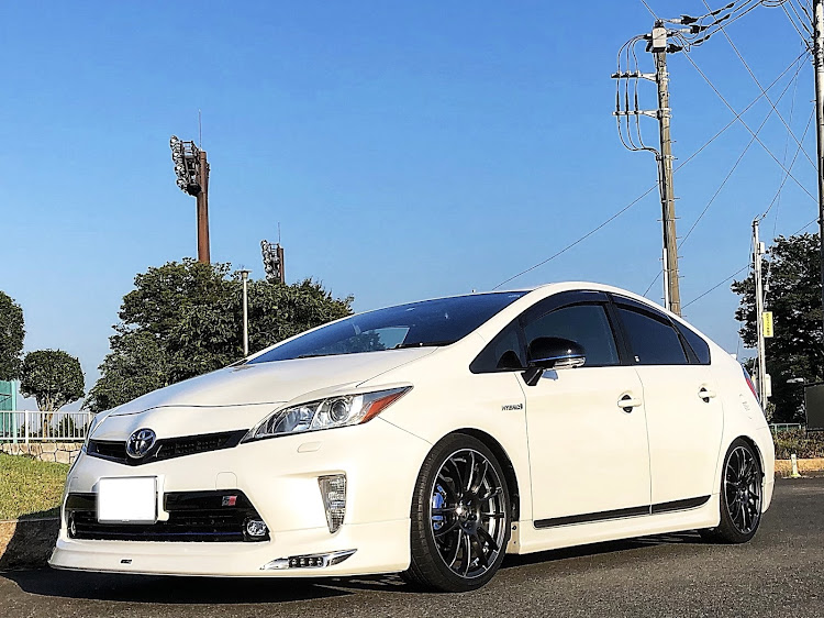 プリウスの車高調整・DIY・洗車に関するカスタム事例の投稿画像3枚目