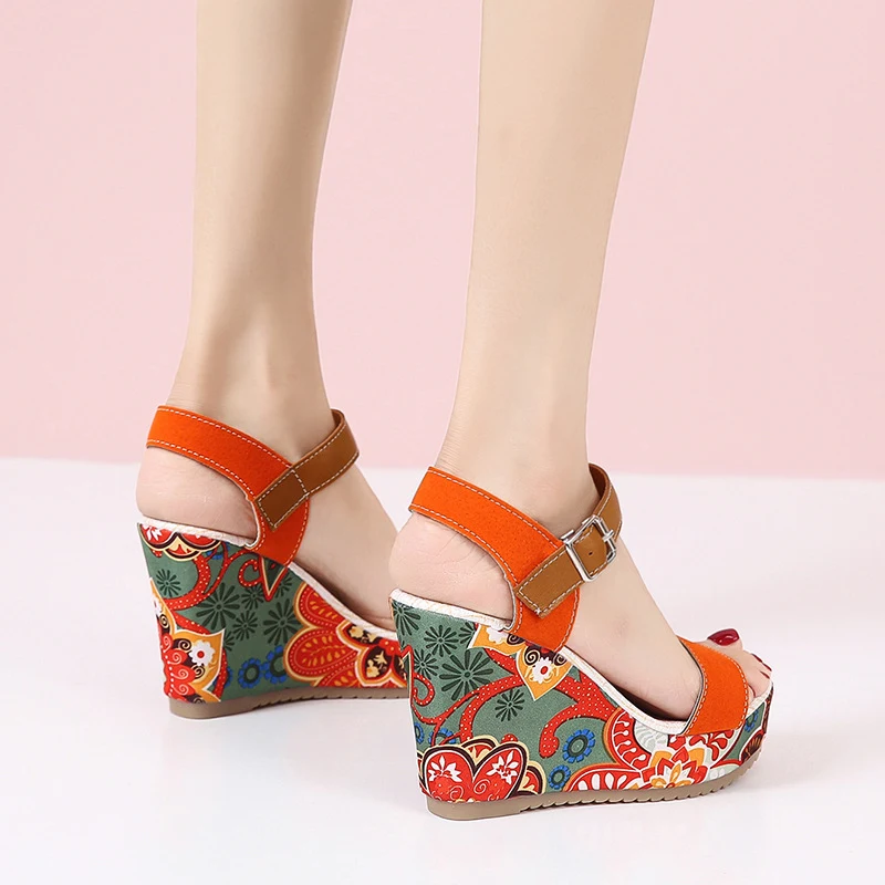 Title 6, Damen Sommer Keilsandalen mit Blumenstickerei, ...