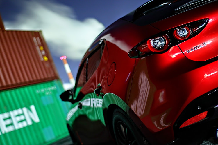 MAZDA3の広島・あなたのテールは？・洗車・丑三つ時ドライブ😱・羽根が生えましたに関するカスタム事例の投稿画像1枚目