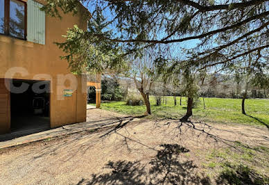 Villa avec piscine et terrasse 2