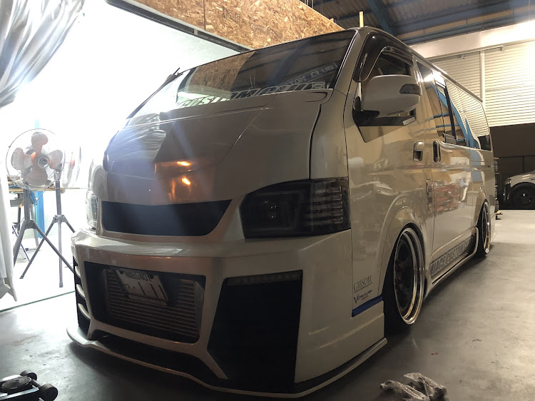 ハイエースカスタムクラブさんが投稿した#HIACE CUSTOM CLUB・#エアサス・＃ユニバーサルエア・#乗り心地最高・#ストロークも最高に関するカスタム事例の投稿画像4枚目