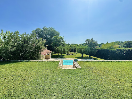 Villa with pool 3