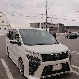 ヴォクシー ZRR80W