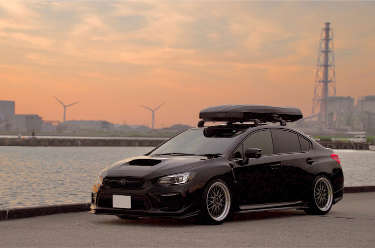 WRX S4のBBS LM・ルーフボックス・夕日・夕日と愛車・車写活に関するカスタム事例の投稿画像1枚目
