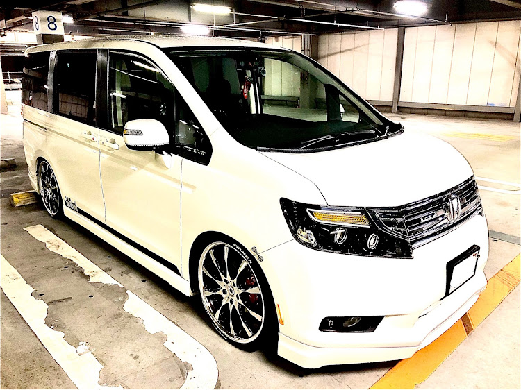 ステップワゴンの愛車・オフ会・駐車場・仲間・右斜め前写真展に関するカスタム事例の投稿画像1枚目