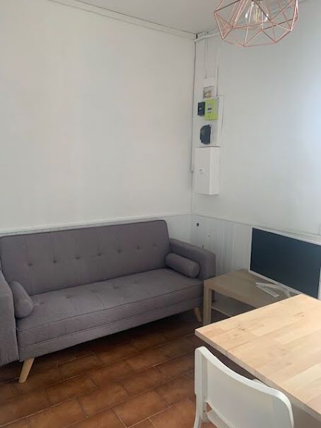 Location meublée appartement 1 pièce 33 m² à Nimes (30000), 530 €