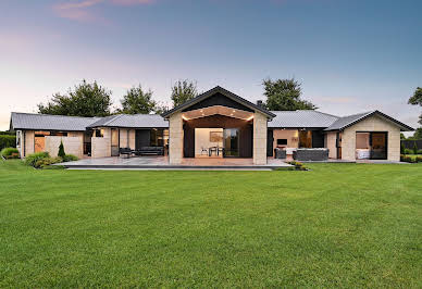 House with garden and terrace 12