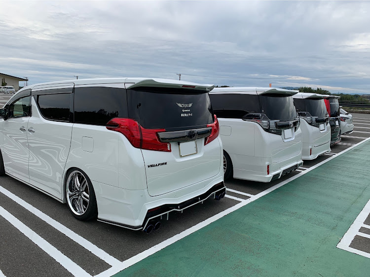アルファードのオフ会・オールジャンル・フォーメーション撮影・コラボに関するカスタム事例の投稿画像4枚目