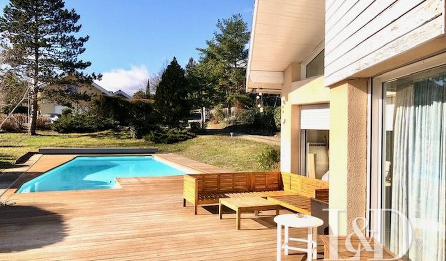 Villa with pool and garden Saint-Ismier