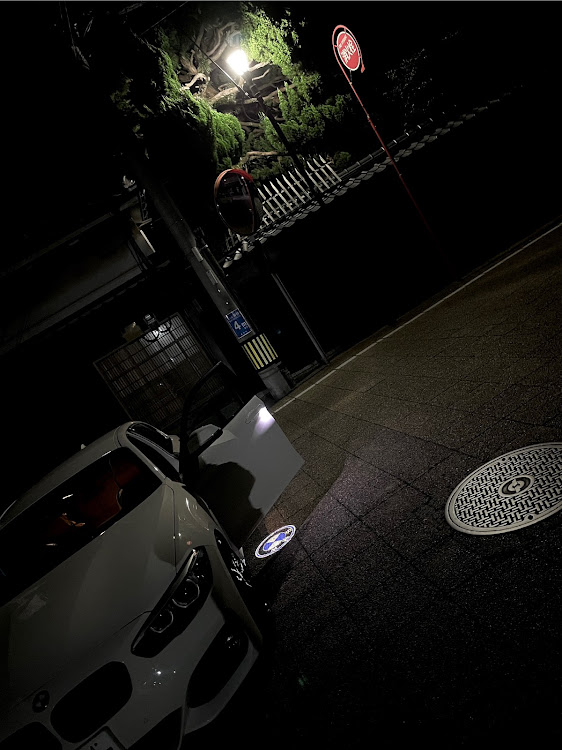 1シリーズ ハッチバックのBMW1シリーズ・BMW1シリーズハッチバック・BMW・夜は映える・カーテシランプに関するカスタム事例の投稿画像1枚目