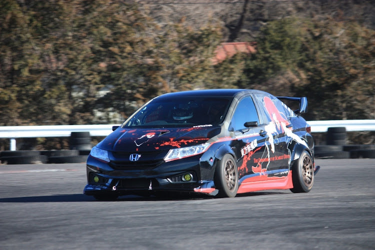 グレイスのサーキット走行・ドライビングパレット那須に関するカスタム事例の投稿画像1枚目